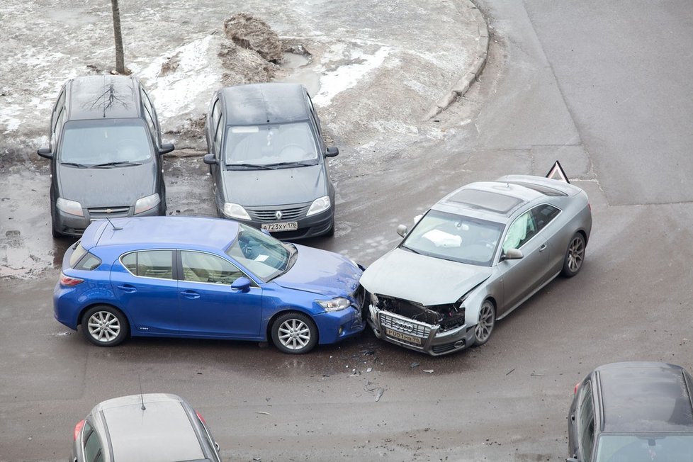 Na nástup „chytrých“ vozů se připravují nejen automobilky, ale také pojišťovny. Ubude krádeží a bouraček...