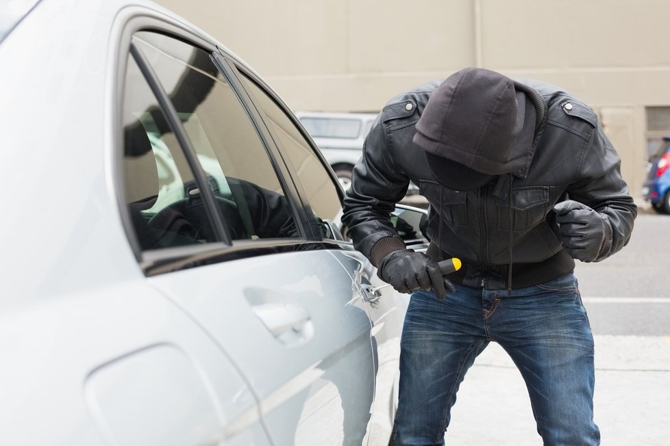 Na nástup „chytrých“ vozů se připravují nejen automobilky, ale také pojišťovny. Ubude krádeží a bouraček...