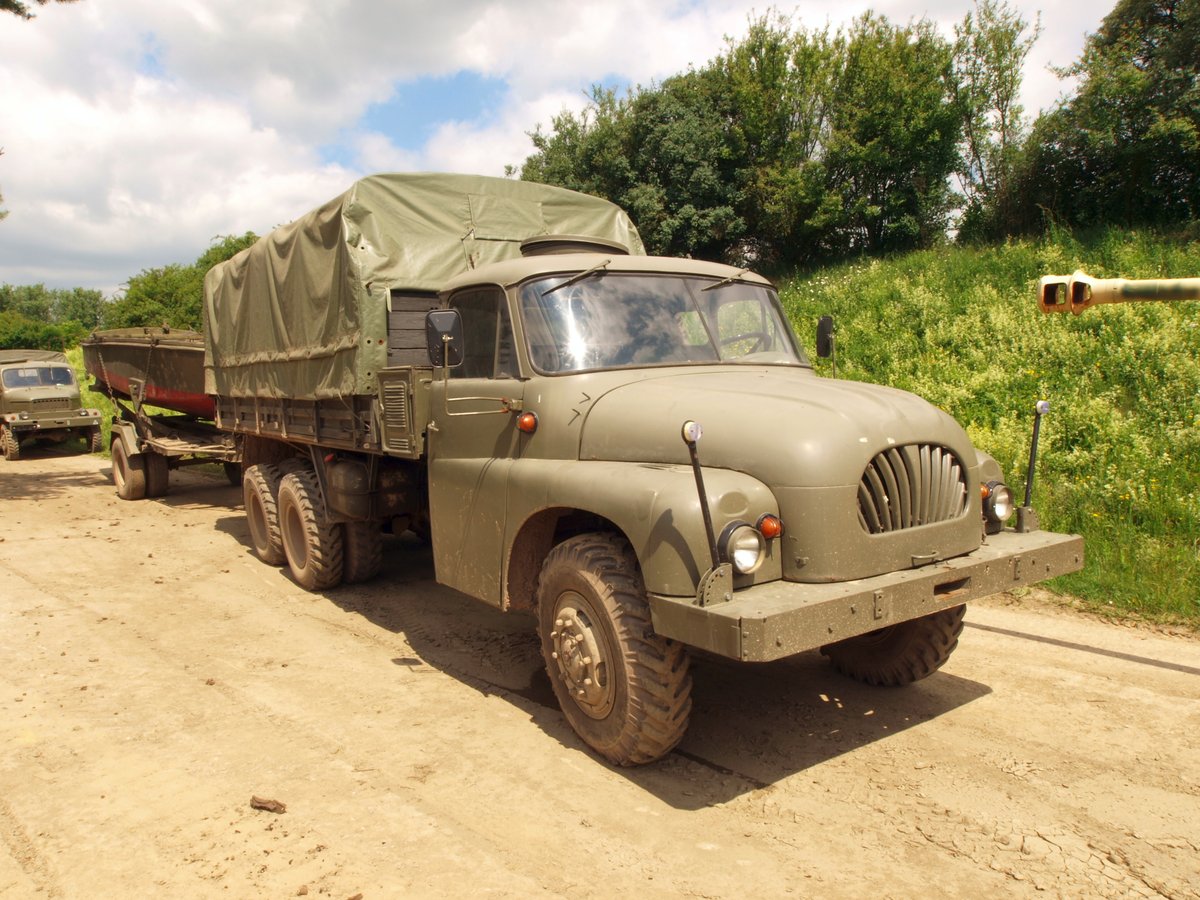 Tatra 138 je československý těžký nákladní automobil s nosností 12 tun. Speciálně karosovaná T 138 absolvovala v lednu 1968 studentskou expedici do gabunského Lambaréné.