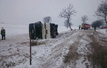 Nehoda autobusu: 10 zraněných dětí!