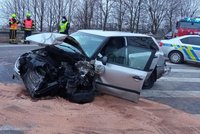 Dva vozy se srazily u Mohelnice: Řidič přišel o život!