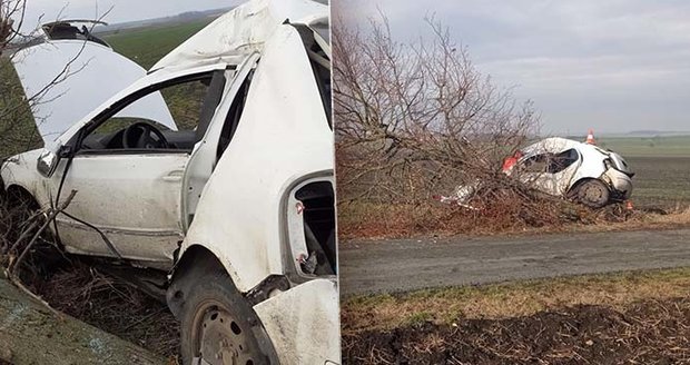 Fatální nehoda na Nymbursku: Mladý řidič (†22) zemřel, spolujezdec je na tom špatně