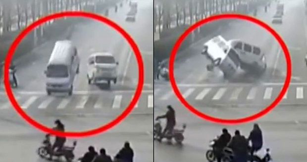 Bizarní autonehoda v Číně: Auta vyletěla do vzduchu!