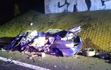 Tragická nehoda na dálnici: BMV narazilo do mostu, dva mrtví!