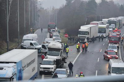 Nehoda na 21. kilometru na dálnici D1 ve směru na Brno. Za nehodu může vytvořená ledovka.