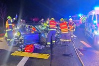 Srážka aut u Trutnova: 7 zraněných, mezi nimi 4 děti