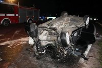 Osobák se srazil s kamionem: V sešrotovaném autě zahynuli dva mladí lidé