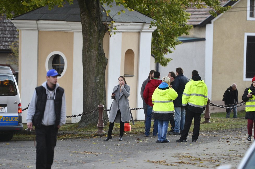 Při autonehodě byli zraněni čtyři lidé.