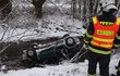 Skončil v potoce: Hasiči z Luhačovic a Otrokovic pomáhali u havárie osobního auta na křižovatce silnice Luhačovce – Biskupice, kde havarovalo osobní auto do potoka.