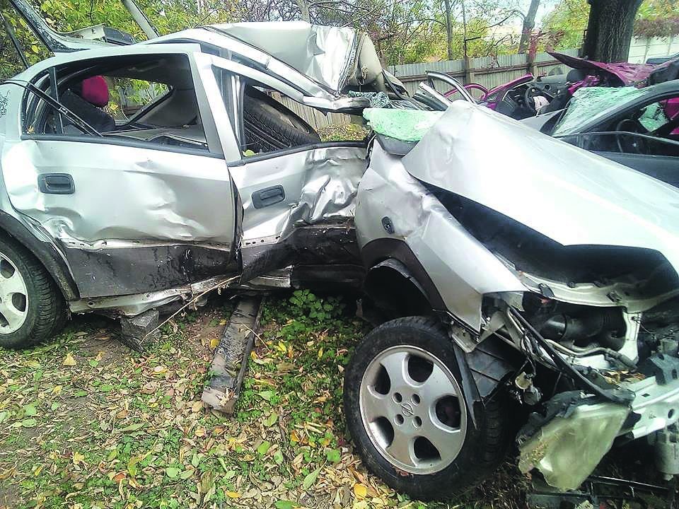 30. 9. 2018: Auto, v kterém mladík málem přišel o život.