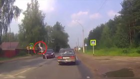 Řidič v plné rychlosti srazil ženu na přechodu.