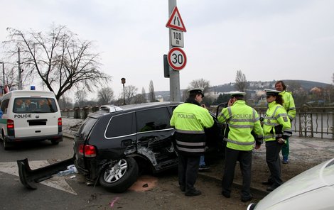 Řidič po nehodě utekl.