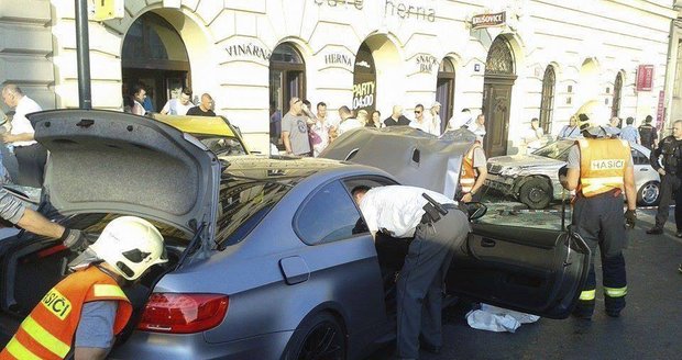 Šílenci utekli od nehod, na první pomoc kašlali: V Praze smetl řidič 6 lidí, na Liberecku zabil chodce!