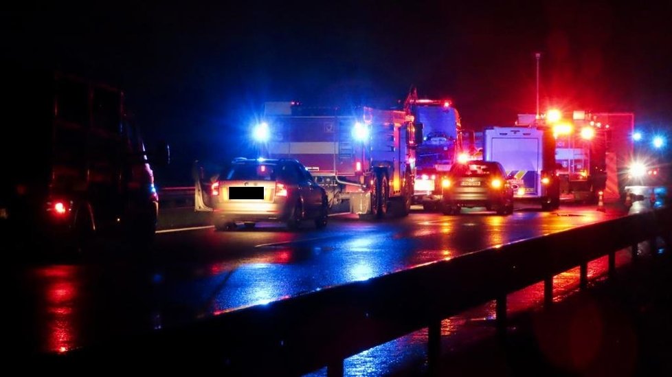 Fatální nehoda na dálnici 11 na 13. kilometru směr Praha.