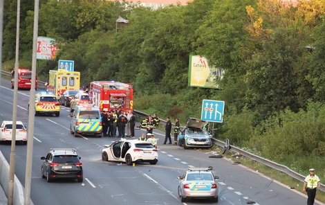 Nabourala zezadu do auta s policisty z moravskoslezského kraje.