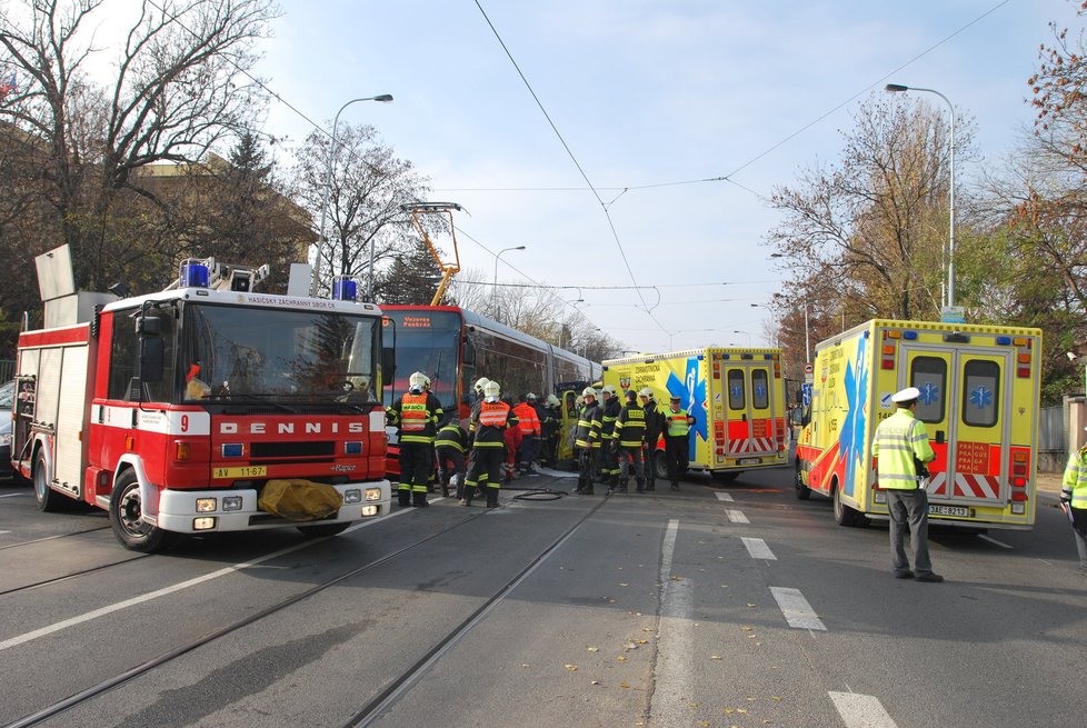 Nikdo z cestujících v tramvaji nebyl zraněn