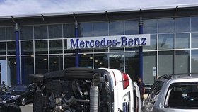 Řidička nabourala auto po šesti vteřinách testovací jízdy.