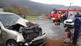 Nepozorná řidička »trefila« betonový mostek: Zranila sebe i spolujezdkyni, život zachraňoval vrtulník