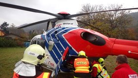Tragédie u Kočova: Spolujezdkyně zemřela na místě, pro řidičku musel letět vrtulník 