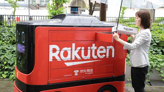 Tokyo již před časem začalo testovat autonomné vozíky, které po městě rozváží zboží, které si lidé objednali na internetu.