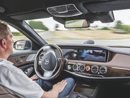 Autonomní jízda Mercedes-Benzu S