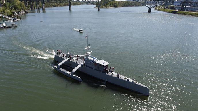 autonomní loď Sea Hunter