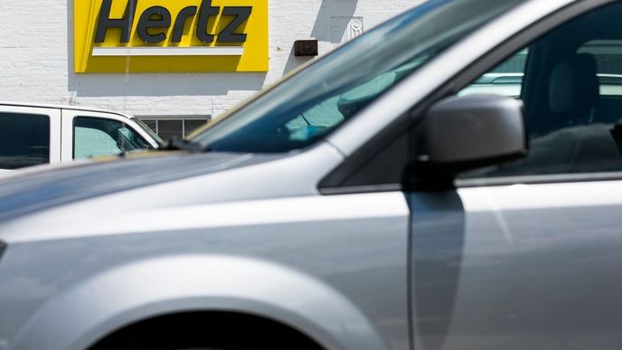 Autopůjčovna Hertz Global Holdings si objednala 100 tisíc vozů Tesla