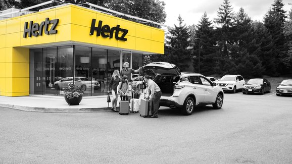 Autopůjčovna Hertz vyhlásila bankrot, na trh se mohou dostat statisíce ojetin