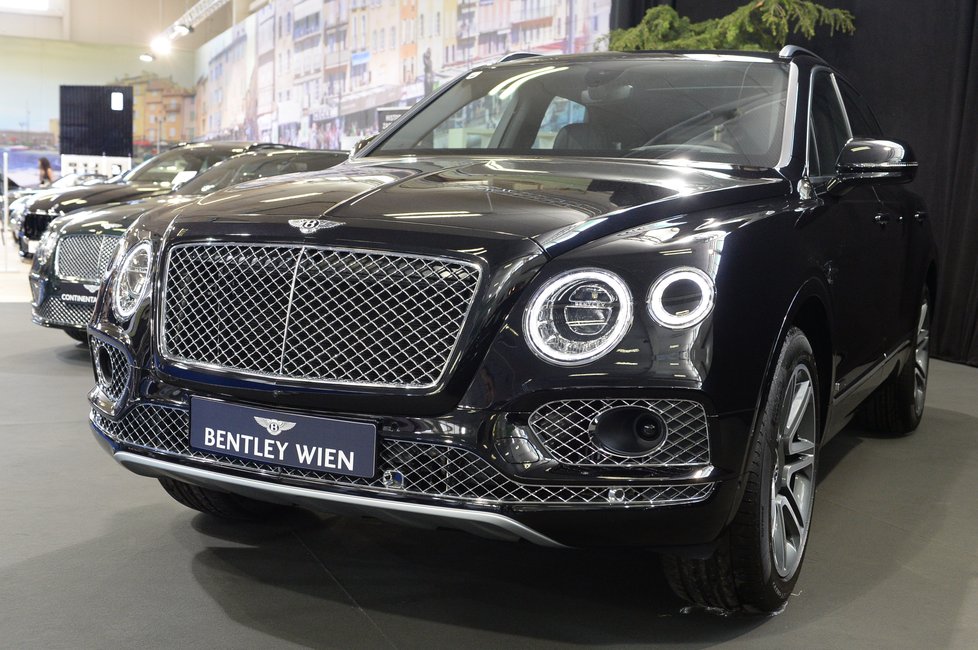 Bentley Bentayga  Není to úplná novinka, ale jedno z nejluxusnějších SUV světa stojí za prohlédnutí. Na Bratislavském autosalonu se ukazuje v novém diselovém provedení.
