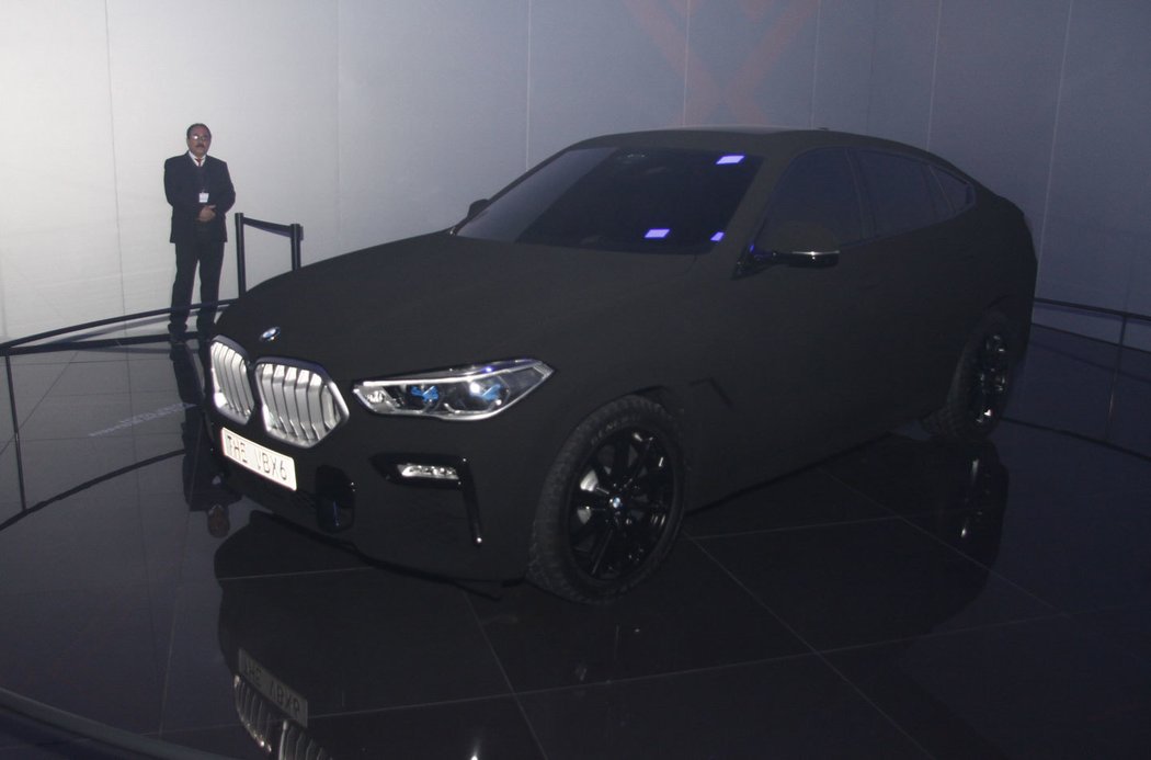 BMW X6 Vantablack