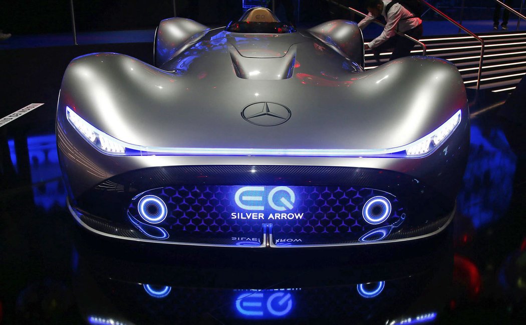 Mercedes-Benz Vision EQ Silver Arrow