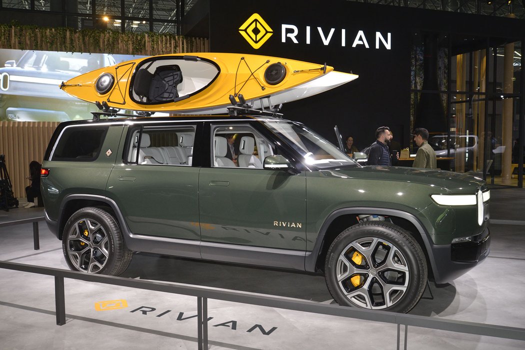 Rivian R1S