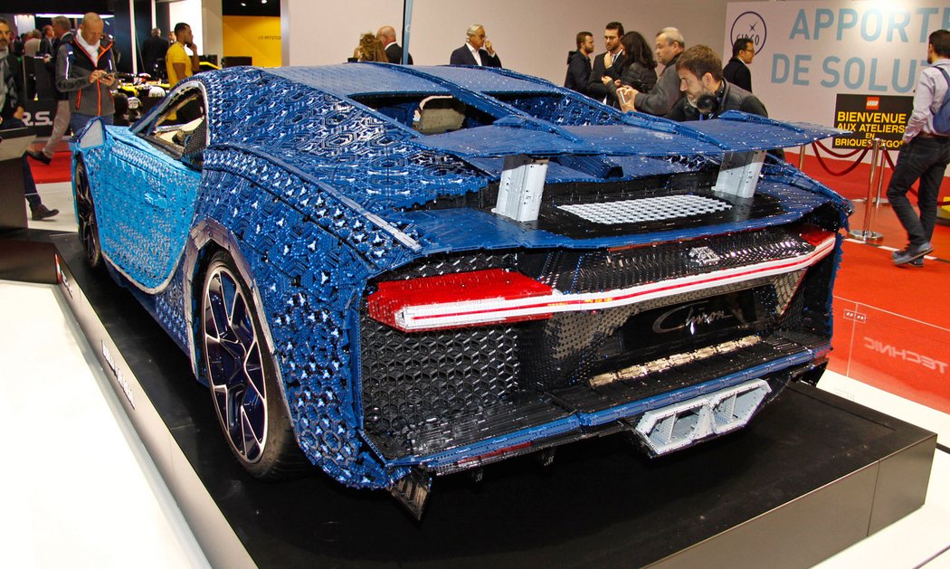 Bugatti Chiron z Lega