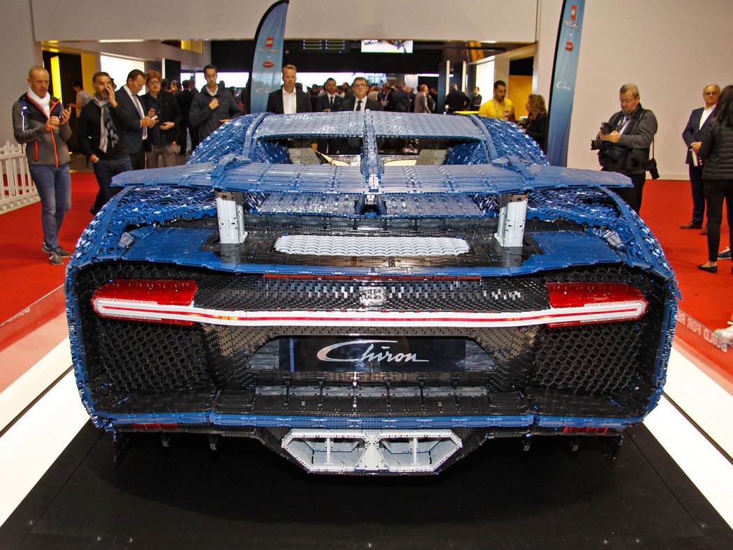 Bugatti Chiron z Lega