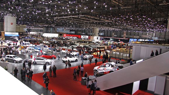 Ženevský autosalon 2023 nebude v Ženevě, stěhuje se pouze do Kataru