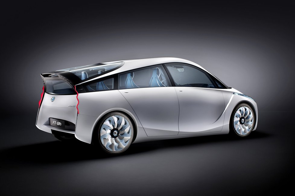 Koncept městského auta od Toyoty s kombinací benzinového a elektrického motoru