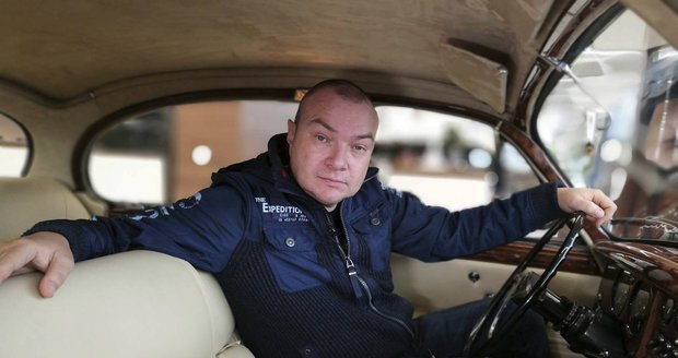 Moderátor Autosalonu Martin Smolík zemřel na infarkt.