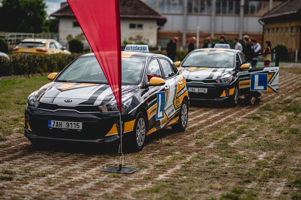 Návrat do autoškoly: Skutečně dnes může za volant každý?