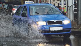 Od 1. listopadu 2015 se mění pravidla pro autoškoly, resp. pro zájemce o řidičský průkaz. Dotkne se to všech zájemců i zkušebních komisařů. (ilustrační foto)