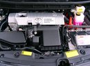 Tady končí legrace: vysokonapěťový obvod takové Toyoty Prius pracuje s 650 volty, to je skoro třikrát tolik, než máte doma v zásuvce...