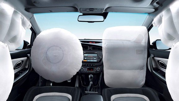 Další obří svolávací akce kvůli airbagům je na obzoru. Firmy Takata se netýká