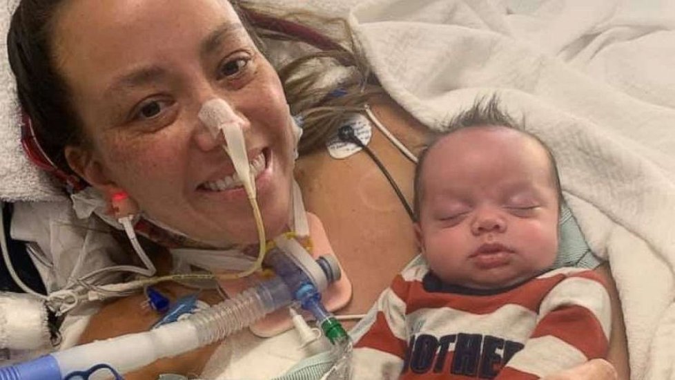 Neočkovaná Autumn Carterová se se svým novorozeným miminkem poprvé setkala až sedm týdnů po porodu