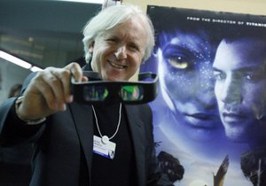 James Cameron okořenil film Avatar o sexuální scénu.