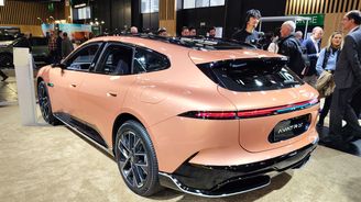 MPV, kombíky a přehnané výkony. V Paříži se ukazuje čínská prémie pro Evropu MPV, kombíky a přehnané výkony. V Paříži se ukazuje čínská prémie pro Evropu