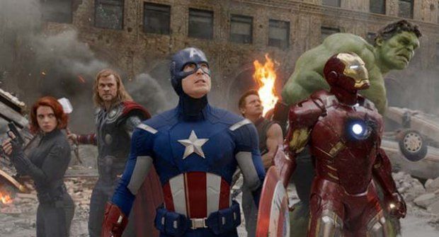 Avengers bojují proti Supermanovi a Bamtanovi