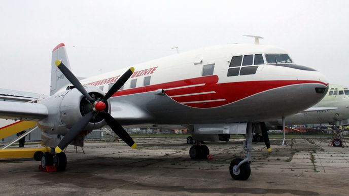 Zrenovovaná Avia AV-14 září novotou.