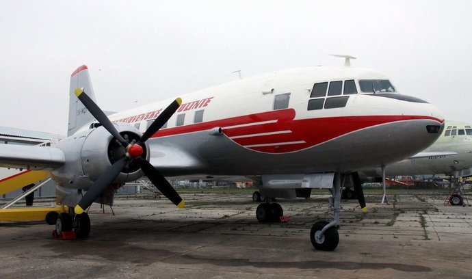 Zrenovovaná Avia AV-14 září novotou.