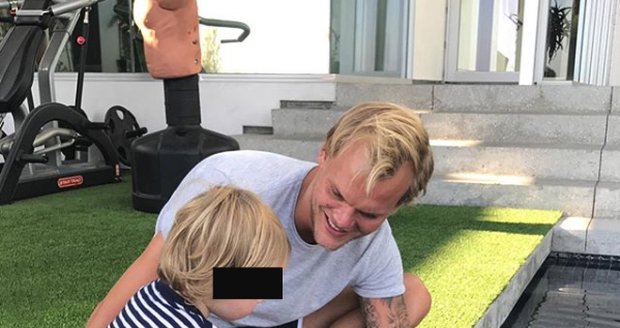 DJ Avicii se synem své české přítelkyně Terezy Kačerové