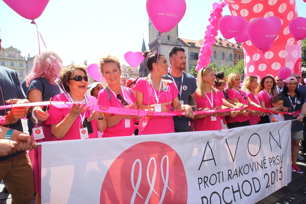 Z letošního Avon pochodu proti rakovině prsu