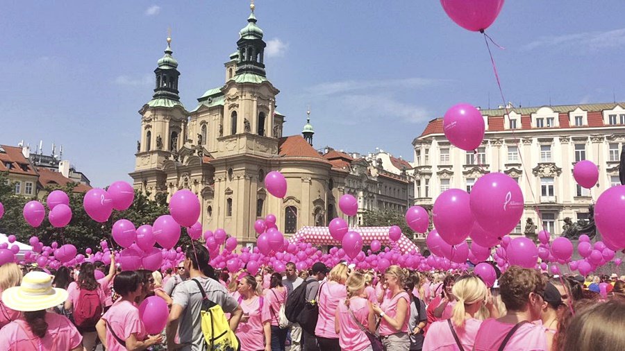 Tisíce lidí přišly podpořit boj s rakovinou prsu